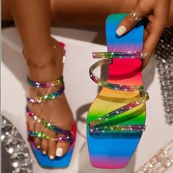 Sommeren Kvinder Sandaler Diamanter Sandaler Crystal Shiny Slip-On Skåret Ud Damer Flade Sandaler Udendørs Ferie Dias Plus Størrelse