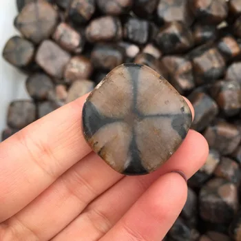 Naturlig gemstone rå staurolite poleret eventyr på tværs af sten mineral prøve reiki healing kvarts krystal sten som en gave tilfældig