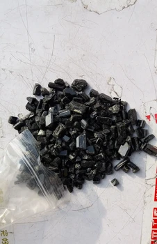 100g/pack NATURLIG sort Turmalin krystal sten oprindelige små stykker