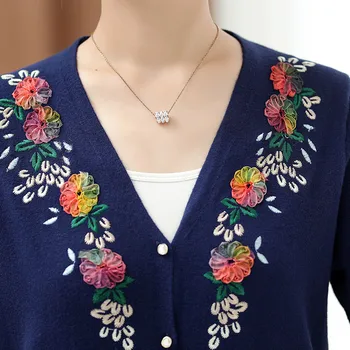 2020 Nye Efteråret midaldrende Og Ældre Kvinder er Strikket Knappen Cardigan Fashion V-Hals Broderi Sweater Plus Size XL W2170