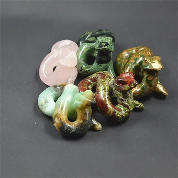 Naturlig krystal skåret jade slange ornamenter farverige jade zodiac håndværk til gaver
